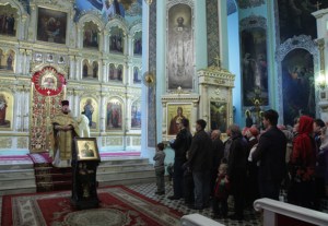 Божественная литургия в Духосошественском кафедральном соборе города Саратова