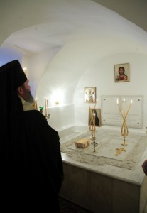Архиепископ Элистинский и Калмыцкий Юстиниан совершил Божественную литургию в Духосошественском кафедральном соборе города Саратова