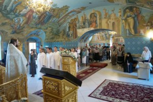 Крещальная литургия в Свято-Троицком соборе Саратова