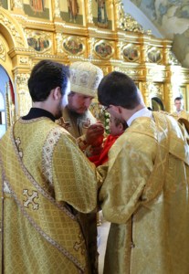 Божественная литургия в Свято-Троицком соборе Саратова