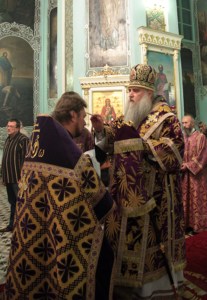 Всенощное бдение c Чином Воздвижения Креста в Духосошественском соборе города Саратова