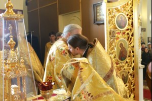 Божественная литургия на Архиерейском подворье — храме во имя преподобного Серафима Саровского г. Саратова