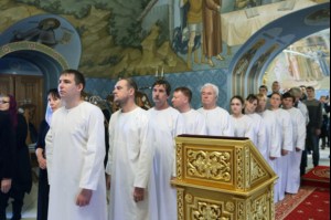 Крещальная литургия в Свято-Троицком кафедральном соборе города Саратова