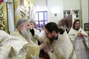 Божественная литургия на Архиерейском подворье — храме во имя преподобного Серафима Саровского г.Саратова