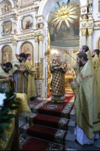 Божественная литургия в храме во имя Всех Святых, в земле Российской просиявших г. Саратова
