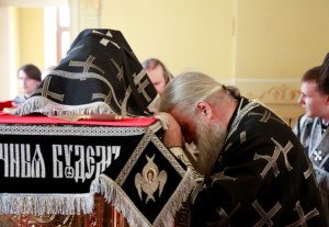 Литургия Преждеосвященных Даров на Архиерейском подворье — храме во имя святого апостола и евангелиста Иоанна Богослова при Саратовской православной духовной семинарии