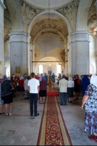 Божественная литургия в храме в честь Покрова Пресвятой Богородицы села Сокур Татищевского района