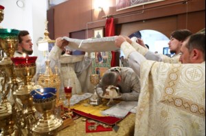 Божественная литургия в храме во имя святителя Тихона, епископа Воронежского, Задонского чудотворца г. Саратова
