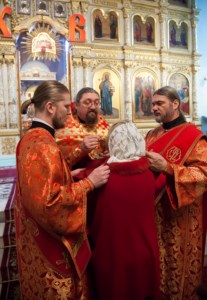 Архиепископ Элистинский и Калмыцкий Юстиниан совершил Божественную литургию и панихиду в Духосошественском храме г. Саратова