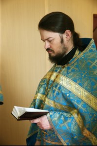 Вечерня в соединении с Божественной литургией свт. Иоанна Златоуста в храме в честь Благовещения Пресвятой Богородицы г.Вольска