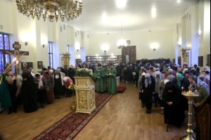 Божественная литургия на Архиерейском подворье — храме во имя преподобного Серафима Саровского г.Саратова