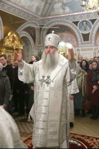 Митрополит Лонгин совершил Рождественское ночное богослужение