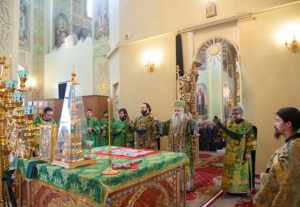 Божественная литургия в храме в честь Покрова Пресвятой Богородицы г.Саратова
