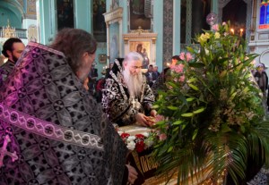 Вечерня с выносом Плащаницы Спасителя в храме в честь Сошествия Святого Духа города Саратова
