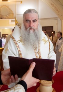 Божественная литургия на Архиерейском подворье — храме во имя святого апостола и евангелиста Иоанна Богослова при СПДС