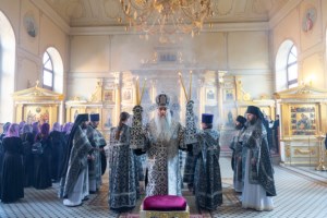 Литургия Преждеосвященных Даров на Архиерейском подворье — в храме во имя святого апостола и евангелиста Иоанна Богослова при СПДС