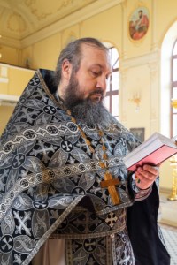 Литургия Преждеосвященных Даров на Архиерейском подворье — в храме святого апостола и евангелиста Иоанна Богослова