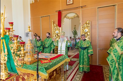 Божественная литургия в соединении с вечерней в Свято-Троицком кафедральном соборе г. Вольска