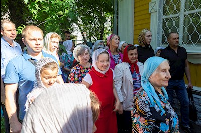 Божественная литургия в храме во имя великомученика и целителя Пантелеимона г. Саратова