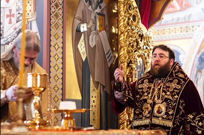 Божественная литургия в Свято-Троицком кафедральном соборе г. Саратова