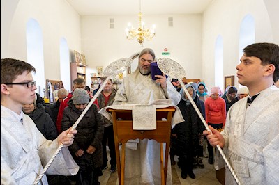 Божественная литургия в храме святых Царственных страстотерпцев г. Саратова