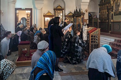 Литургия Преждеосвященных Даров на Архиерейском подворье – в храме в честь иконы Божией Матери «Утоли моя печали» г. Саратова