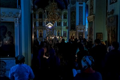 Великое повечерие с чтением канона преподобного Андрея Критского в храме Сошествия Святого Духа г. Саратова
