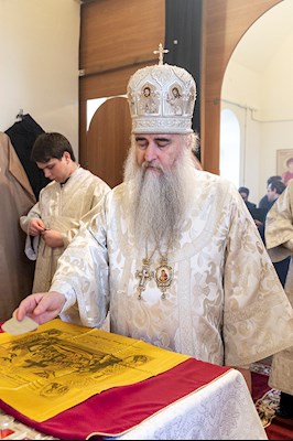Божественная литургия в храме во имя святого праведного Лазаря Четверодневного на Новоелшанском кладбище г. Саратова