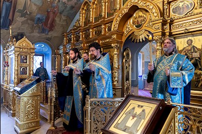 Утреня с чтением акафиста в Свято-Троицком кафедральном соборе г. Саратова