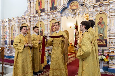 Божественная литургия в храме во имя святых первоверховных апостолов Петра и Павла г. Аткарска