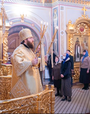 Митрополит Игнатий совершил Божественную литургию в Свято-Троицком кафедральном соборе г. Саратова