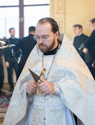 Митрополит Игнатий совершил Божественную литургию на Архиерейском подворье — в храме во имя святого апостола и евангелиста Иоанна Богослова при СПДС