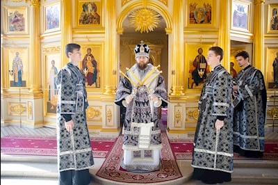 Митрополит Игнатий совершил Литургию Преждеосвященных Даров в храме святого апостола и евангелиста Иоанна Богослова при СПДС