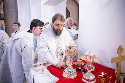Митрополит Игнатий совершил Божественную литургию и чин Великого освящения воды в храме святителя Тихона, епископа Воронежского, Задонского чудотворца, г. Саратова