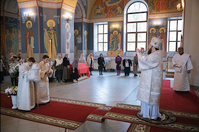 Митрополит Игнатий совершил Божественную литургию и панихиду в Свято-Никольском мужском монастыре г.Саратова