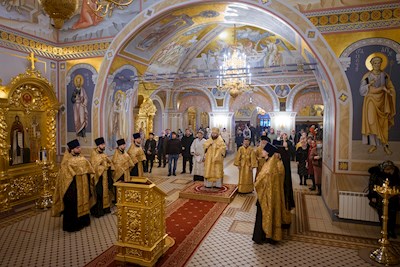Митрополит Игнатий совершил всенощное бдение в Свято-Троицком кафедральном соборе г. Саратова