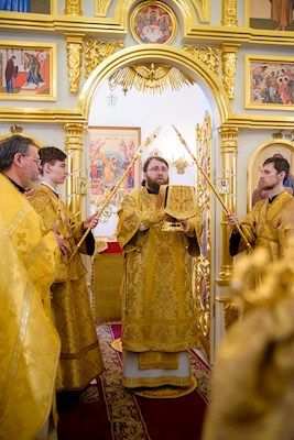 Митрополит Игнатий совершил Божественную литургию в Трехсвятительском храме г. Саратова