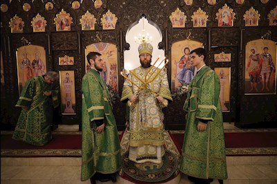 Митрополит Игнатий совершил Литургию Преждеосвященных Даров в храме в честь иконы Божией Матери «Всех скорбящих Радость» г. Саратова