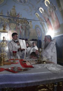 Крещальная литургия в Свято-Троицком соборе Саратова