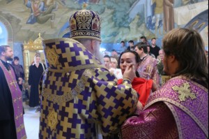 Крещальная литургия в Свято-Троицком соборе Саратова