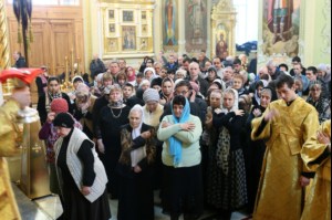 Божественная литургия в храме в честь Покрова Пресвятой Богородицы г.Саратова