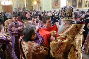 Митрополит Лонгин совершил Чин умовения ног