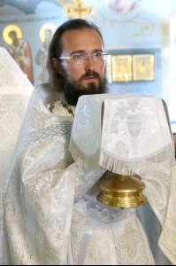 Крещальная литургия в Свято-Троицком соборе Саратова