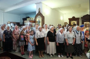 Божественная литургия в храме во имя святителя Тихона, епископа Воронежского, Задонского чудотворца, города Саратова