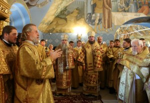 Божественная литургия в Свято-Троицком соборе Саратова