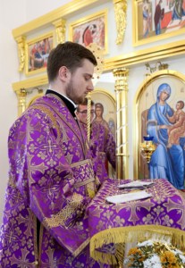 Божественная литургия в храме во имя святителей Василия Великого, Григория Богослова, Иоанна Златоуста г. Саратова