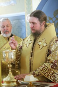 Епископ Пахомий совершил Божественную литургию в Свято-Троицком кафедральном соборе Саратова