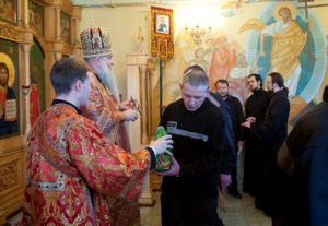 Божественная литургия в тюремном храме во имя святителя и чудотворца Николая при ОТБ №1 г. Саратова