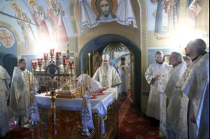 Митрополит Лонгин совершил Крещальную Литургию