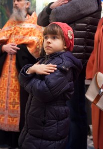 Архиепископ Элистинский и Калмыцкий Юстиниан совершил Божественную литургию и панихиду в Духосошественском храме г. Саратова